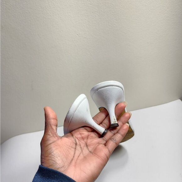 Donald J. Pliner - Picture 10 of 13